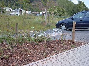 OB kaufte persnlich Fahrradstnder und lie sie montieren