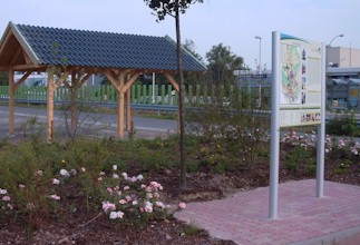 Eleganter Fahrradunterstand am Bahnhof