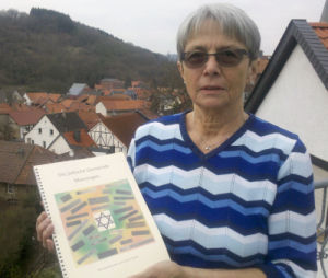 Grudrun Serke stellt die Ergebnisse ihrer Spurensuche nach der jüdischen Gemeinde Monzingen online